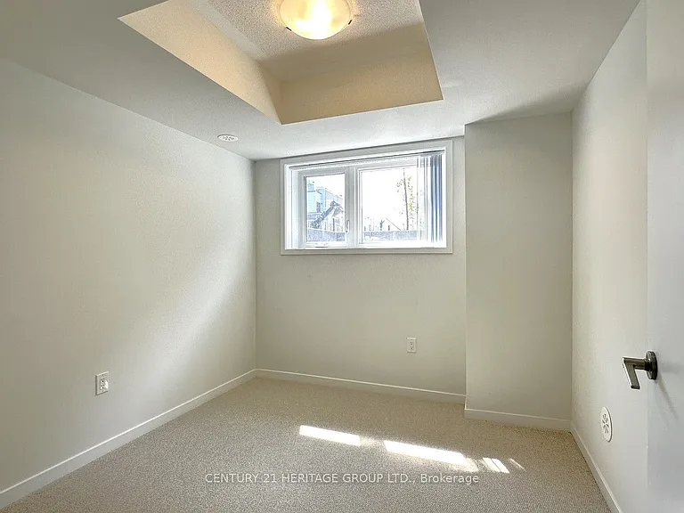 121 Honeycrisp Cres #Townhouse 243 — Photo 20