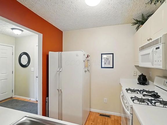 4th image of 1630 Holland Dr #1630