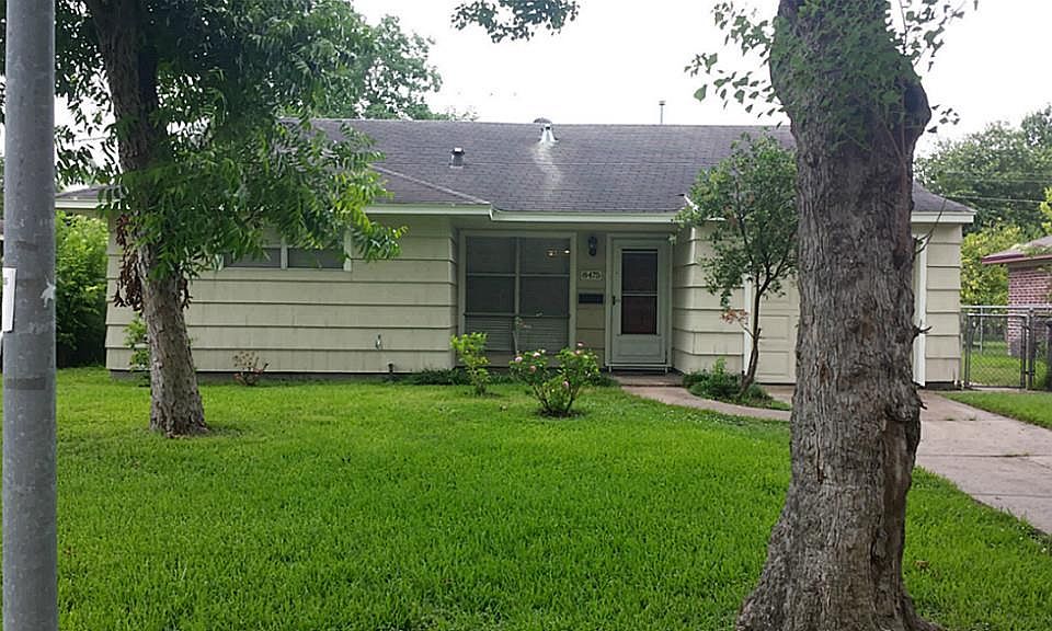 1st image of 8475 Sonneville Dr
