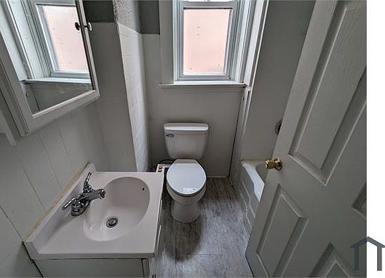 3rd image of 3553 Giles Ave #1F