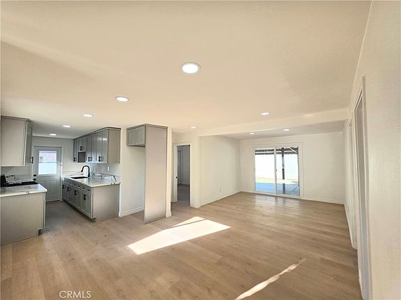 5th image of 305 Colston Ave