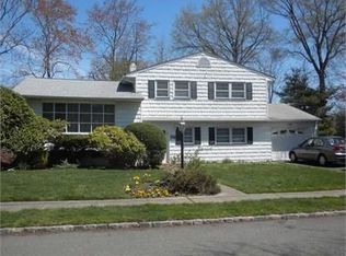 88 Twin Oaks Oval, Springfield, NJ 07081