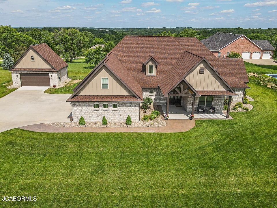 1st image of 320 Summerhill Dr