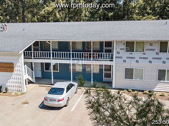 4th image of 3621 Colonial Ln SE Unit 1
