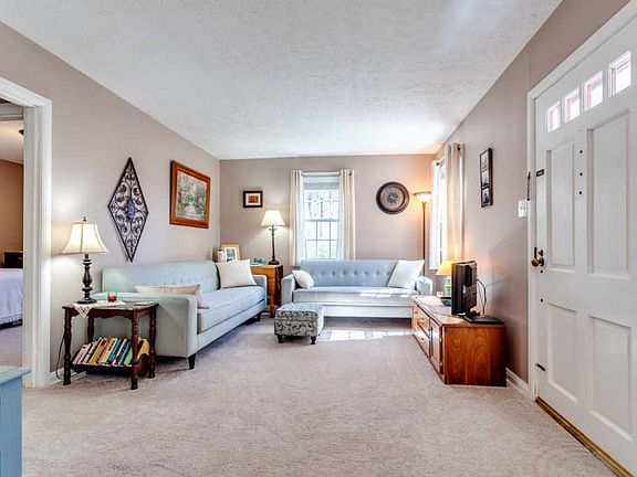5th image of 2438 Kantebury Dr