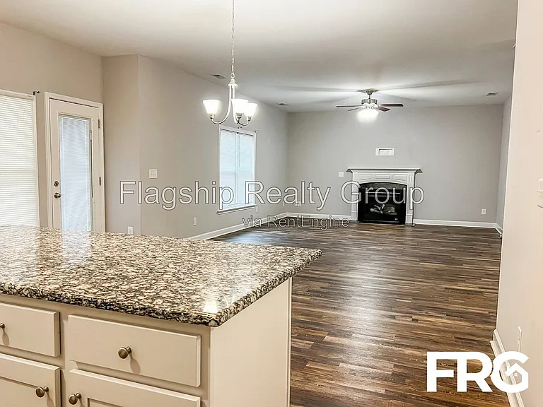 491 Fallingbrook Dr — Photo 15
