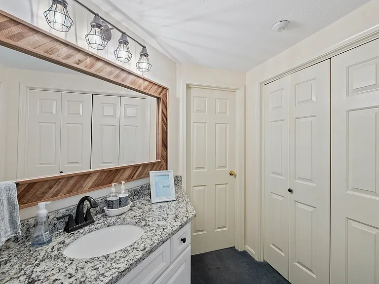 Ensuite bathroom to master King room