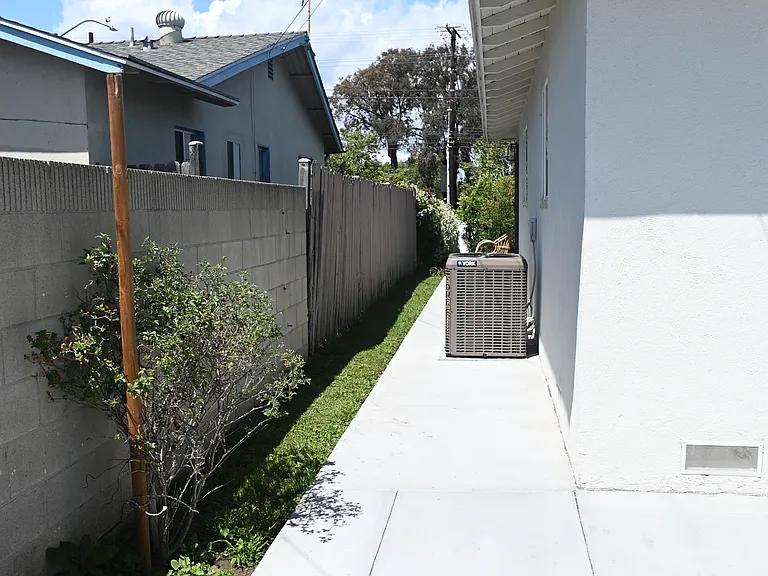 9392 Westminster Blvd — Photo 27