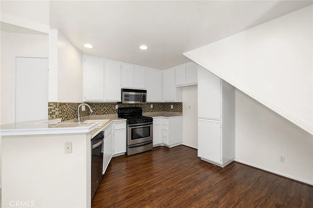 1 bed, 766 sqft, $2,850 — Photo 4