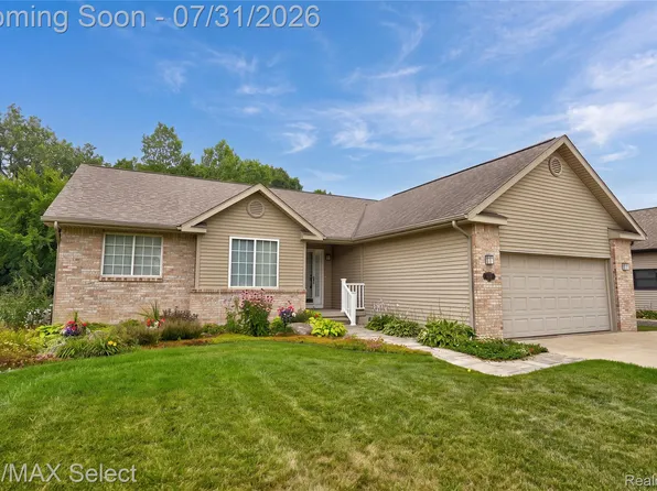 5199 Oakhill Dr, Swartz Creek, MI 48473