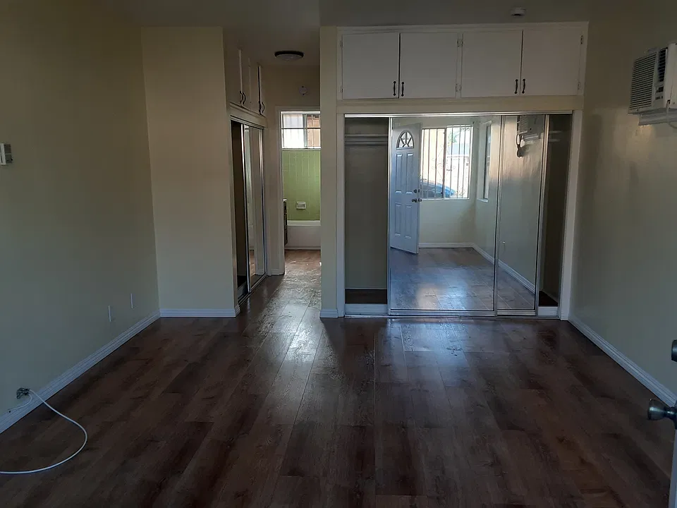 Main bedroom/living area