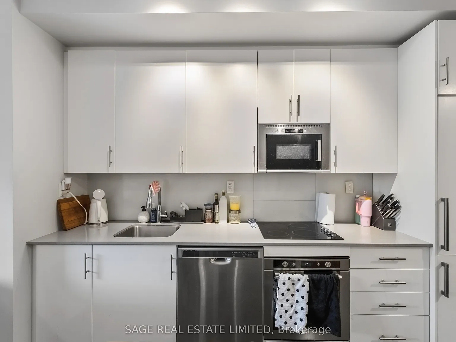 2 bed, $2,400 — Photo 4