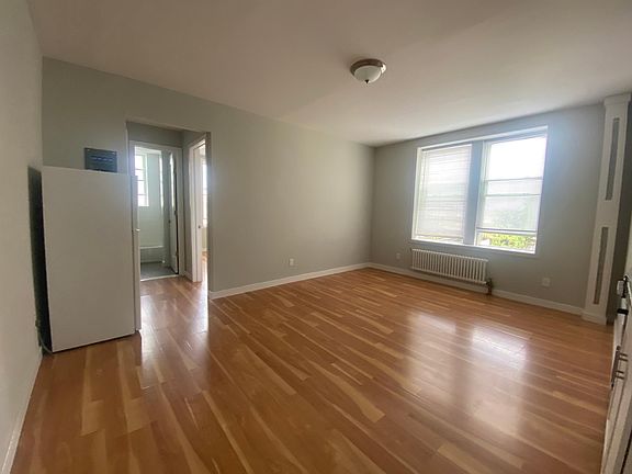 5th image of 215 E Broadway #7