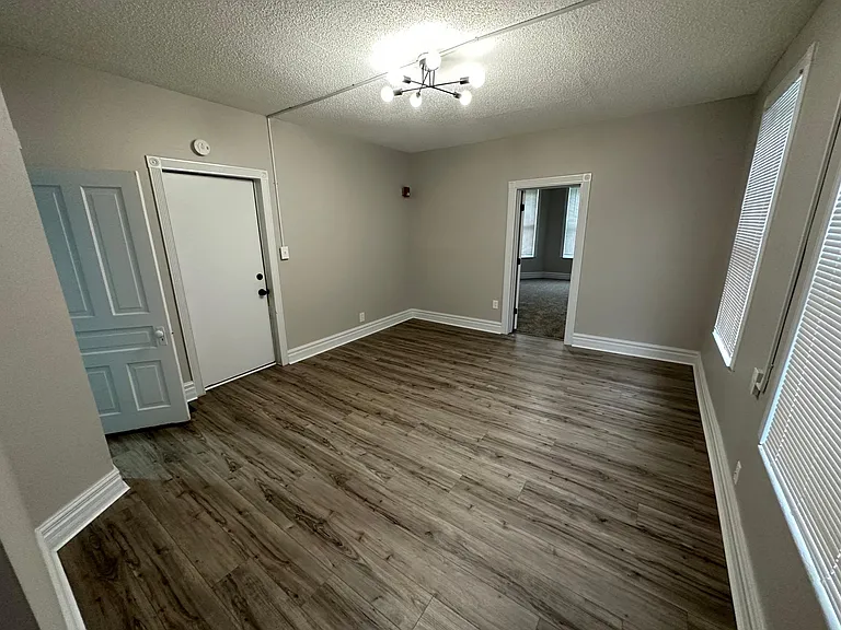 2023 Greenup St #2 — Photo 3