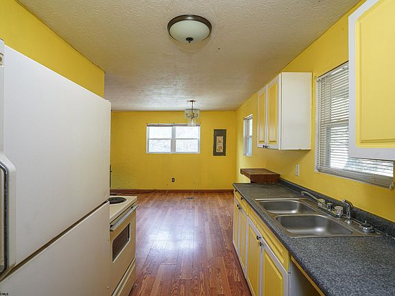 5th image of 89 Hunter Hill Dr