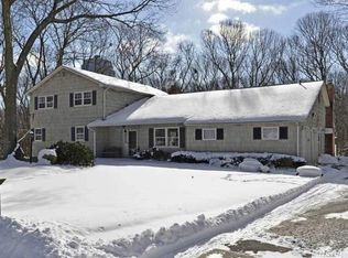 4 Townsend Ct, Setauket, NY 11733