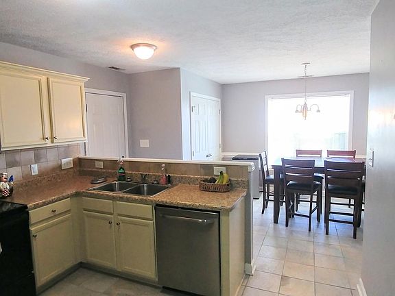 5th image of 197 Westminster Dr
