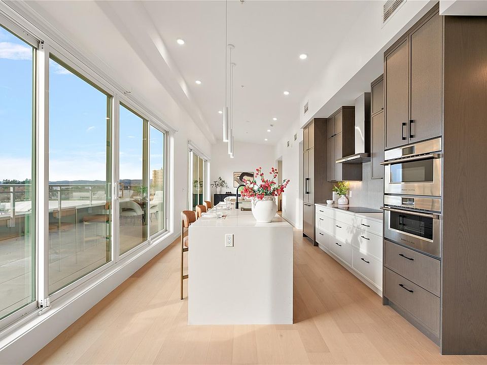 1st image of 1102 Esquimalt Rd #502