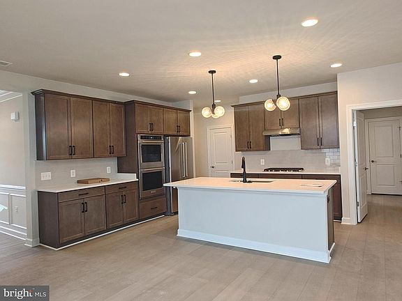 2nd image of 113 Sunflower Way