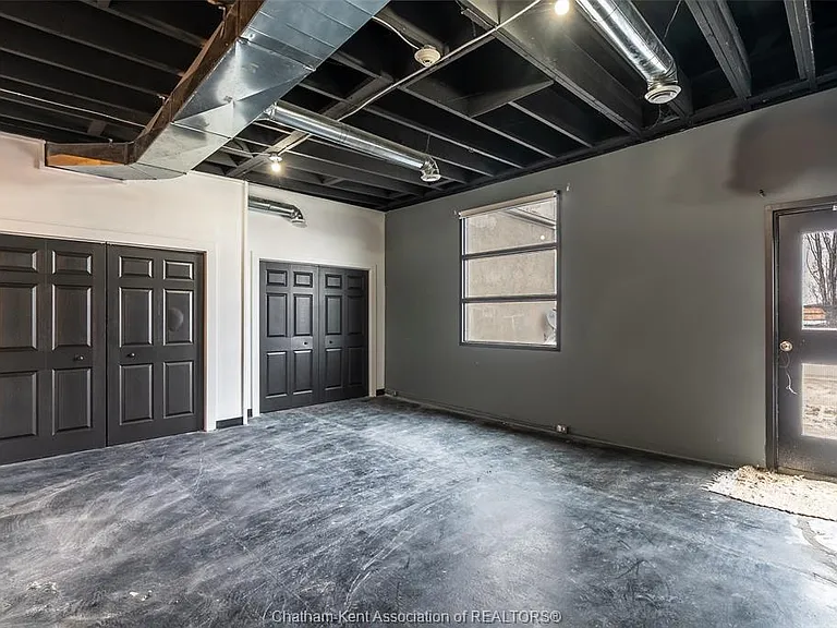 138 King St W #302 — Photo 19