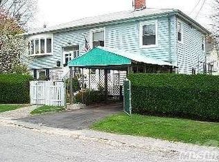 1 Dickson Ln, Glen Cove, NY 11542