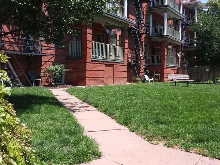 1376 N Pearl St — Photo 13