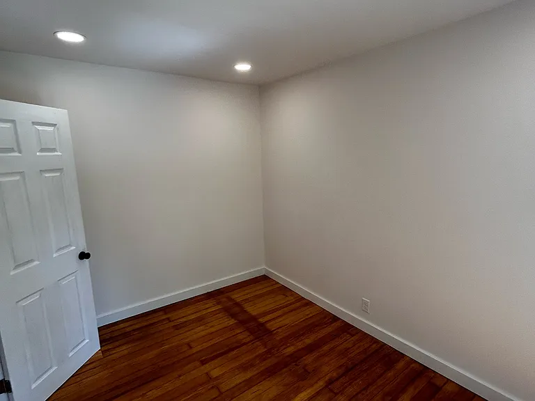 Middle bedroom