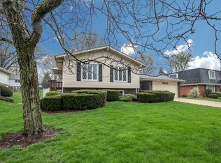 18W076 71st St, Darien, IL 60561