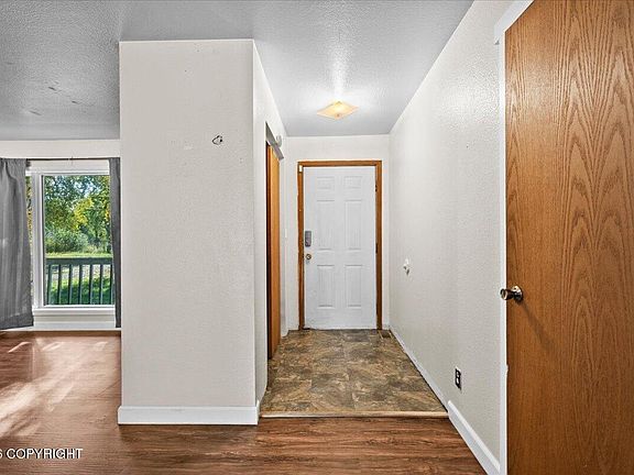 3rd image of 9519 W Hollywood Rd