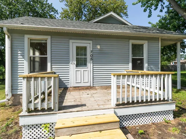705 S Spruce St, Delavan, IL 61734