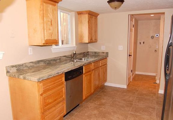 5th image of 2570 E Canterbury Ln