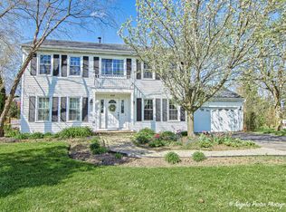 808 River Oaks Ct, Island Lake, IL