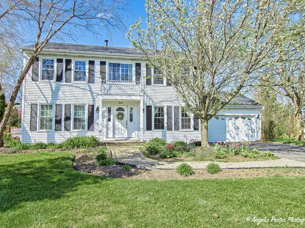 808 River Oaks Ct, Island Lake, IL 60042