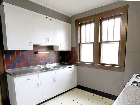 4th image of 824 Franklin Ave