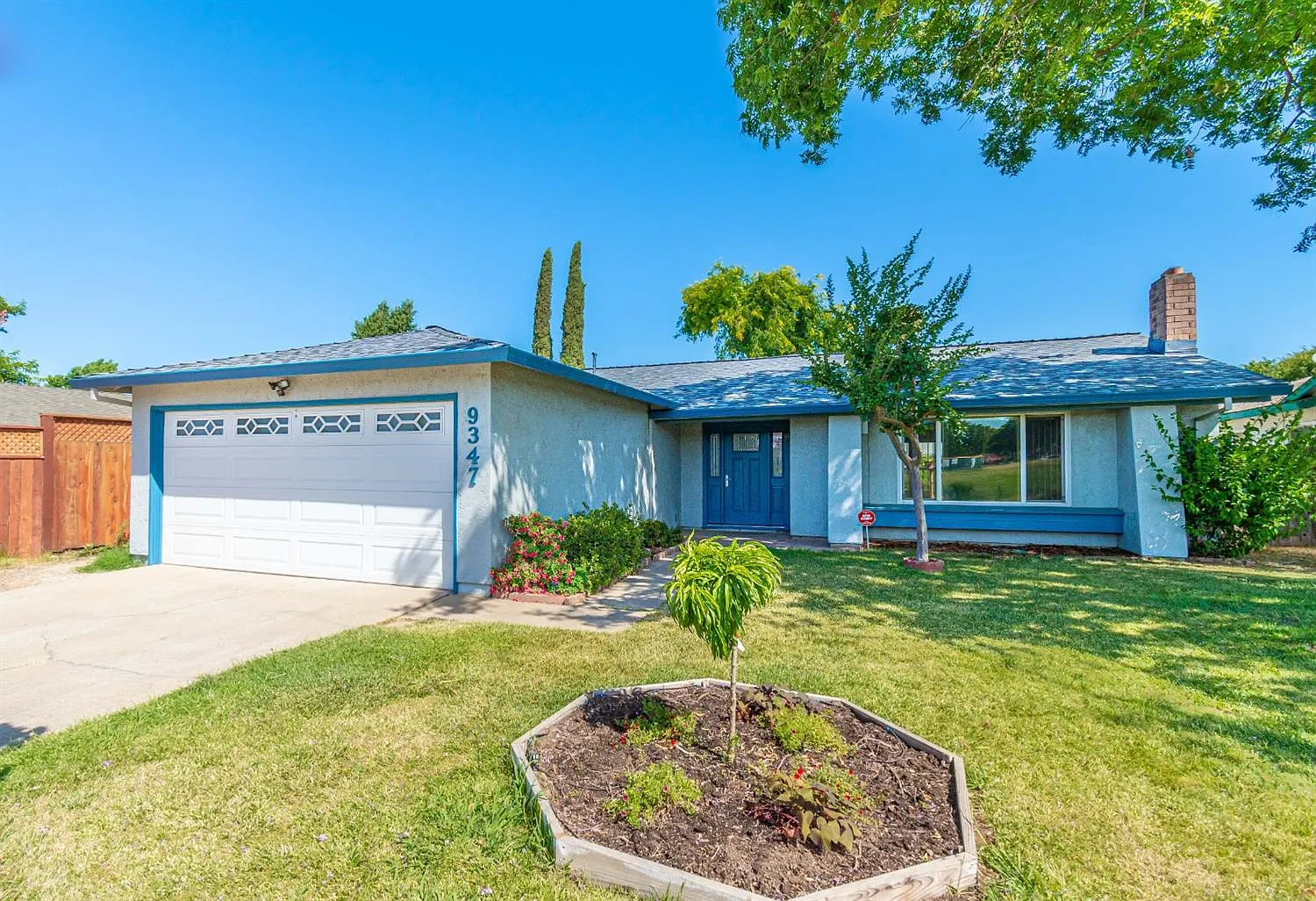 9347 Americana Way photo 1