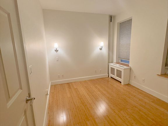 5th image of 219 Grand St #403