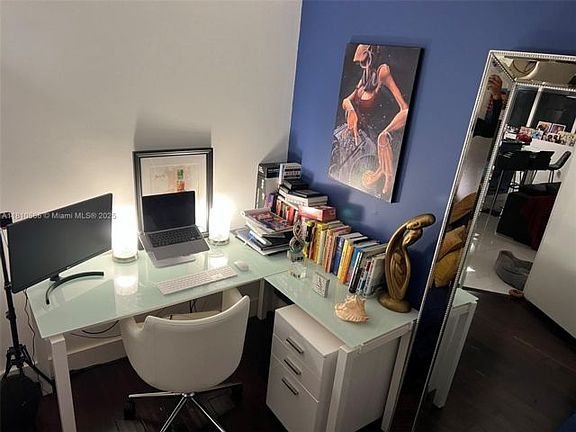 5th image of 253 NE 2nd St APT 1808