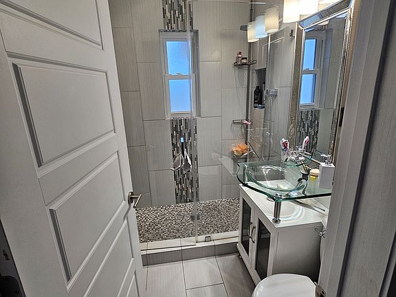 5th image of 218 NW 92nd St
