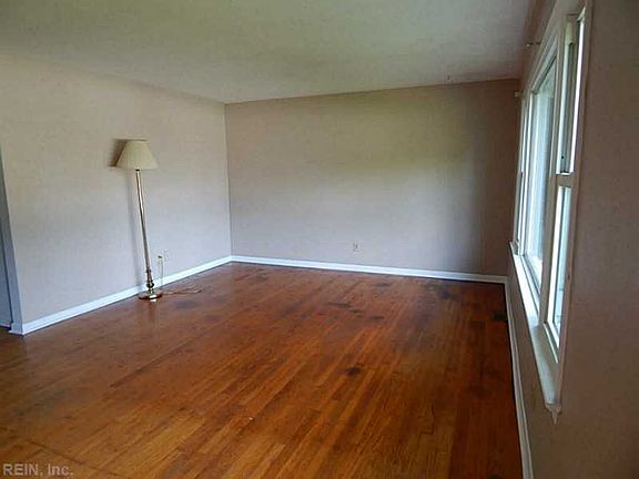 2nd image of 505 Eastgate Ct