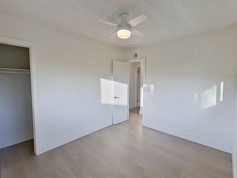 437-443 W Valencia Dr — Photo 15
