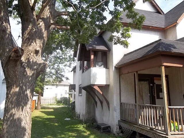 2nd image of 3229 2nd Ave S