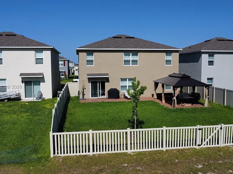740 Grove St — Photo 3