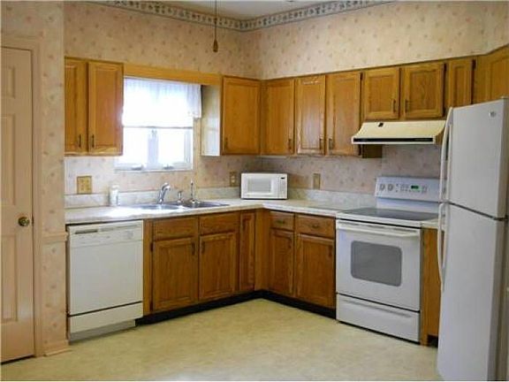 4th image of 1955 S Garden Grove Cir