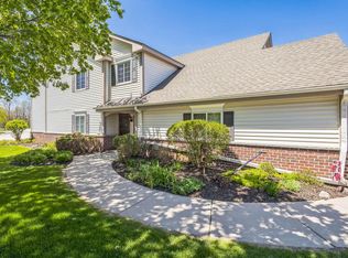 678 Pewaukee Rd UNIT E, Pewaukee, WI 53072