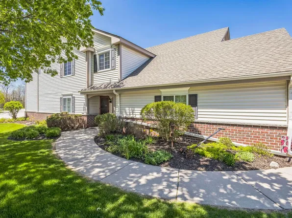 678 Pewaukee ROAD #E, Pewaukee, WI 53072