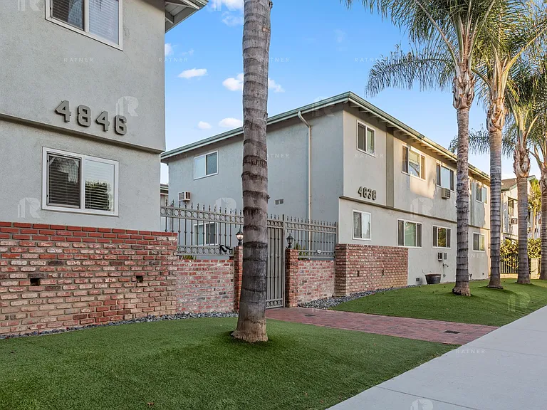 (Sr/Ti/Yo:B) 4838-4846 Hazeltine Avenue — Photo 1
