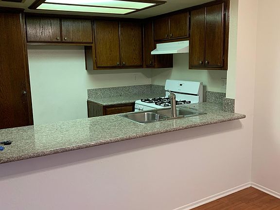 2nd image of 521 N Louise St APT 202