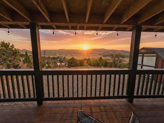 4th image of 1010 Juniper Loop