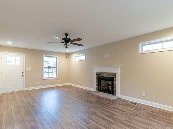 5th image of 192 Bonnell Dr