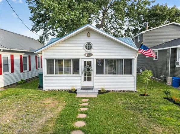 8486 Wickham Blvd, Sodus Pt, NY 14555